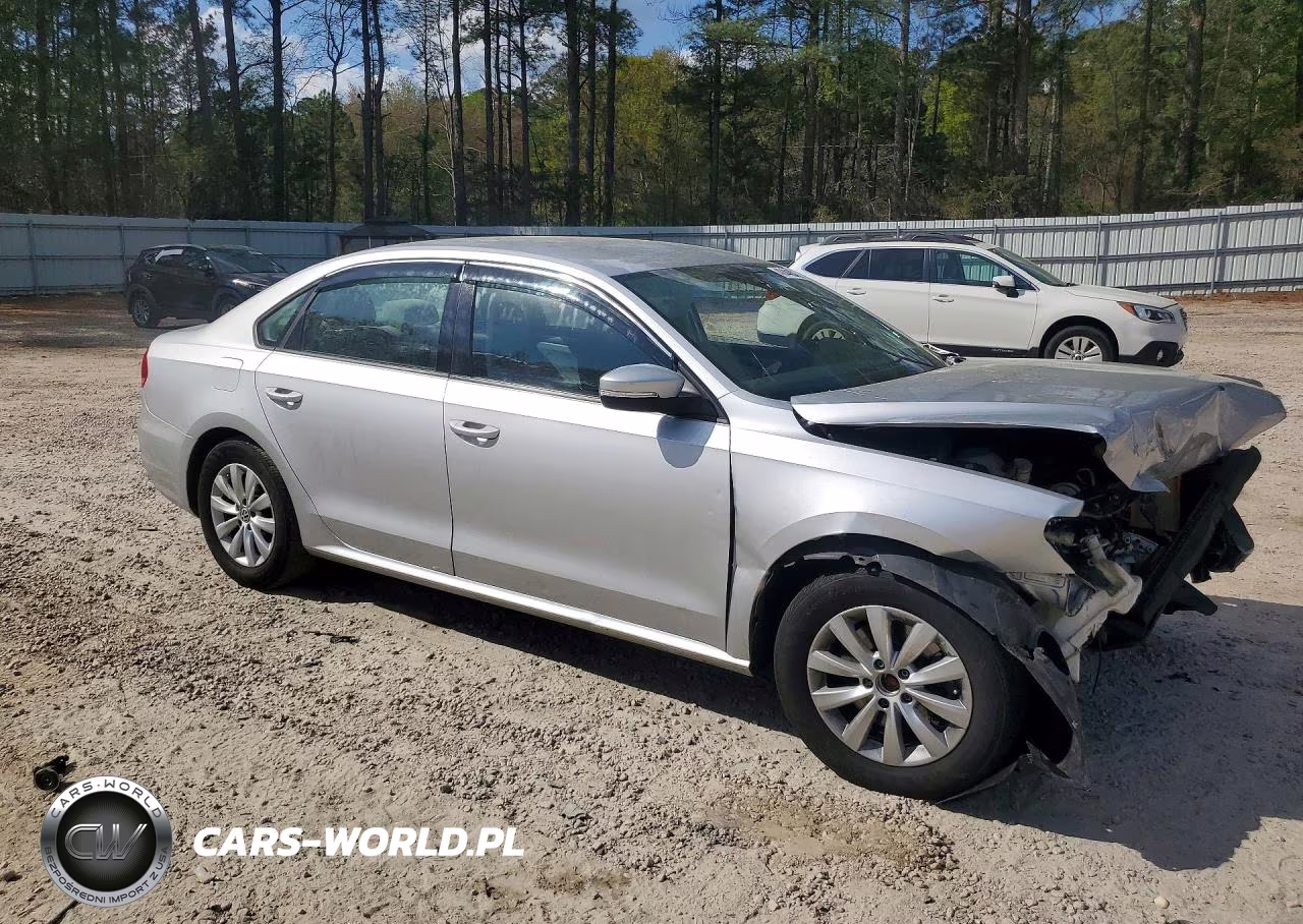 2013 Volkswagen Passat S VIN:1VWAH7A34DC008537 - 4