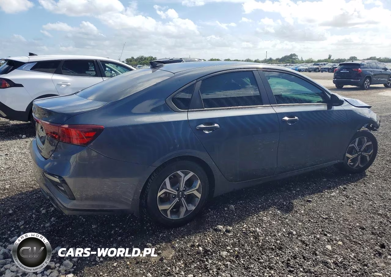 2021 Kia Forte Lxs VIN:3KPF24AD1ME377835 - 3