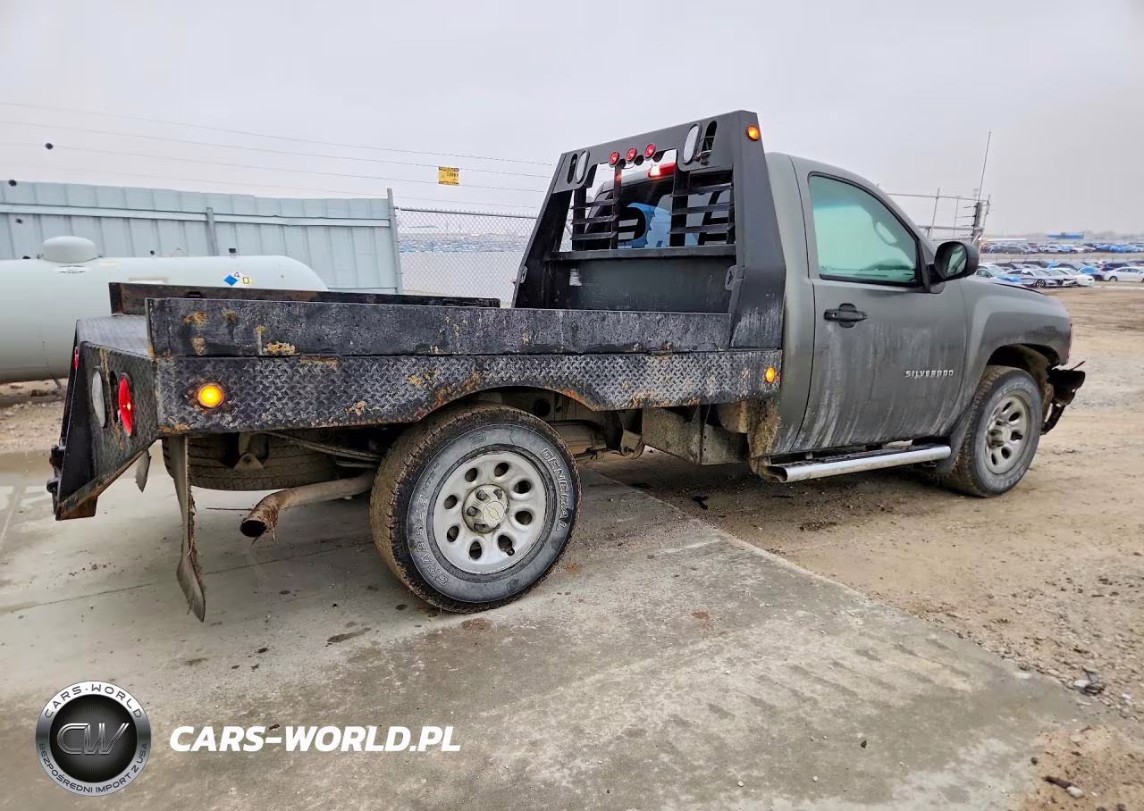 2011 Chevrolet Silverado K1500 VIN:1GCNKPEA5BF170297 - 3