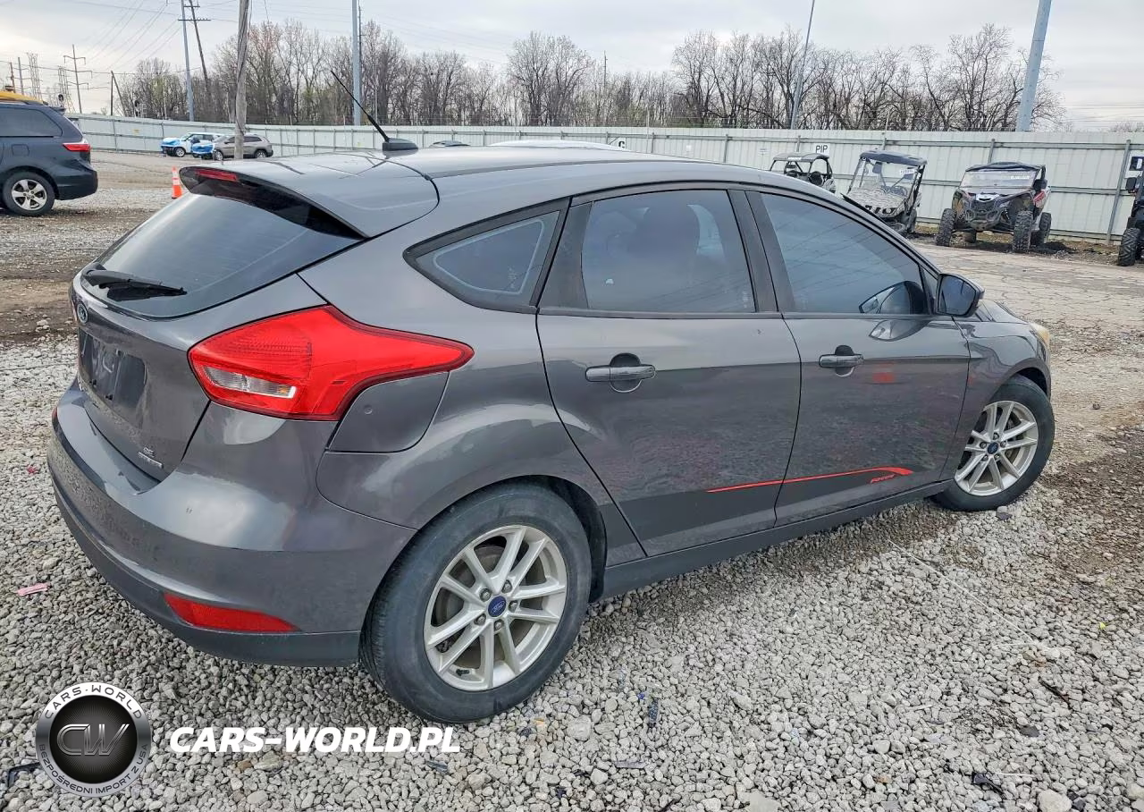 2015 Ford Focus Se VIN:1FADP3K21FL245383 - 3