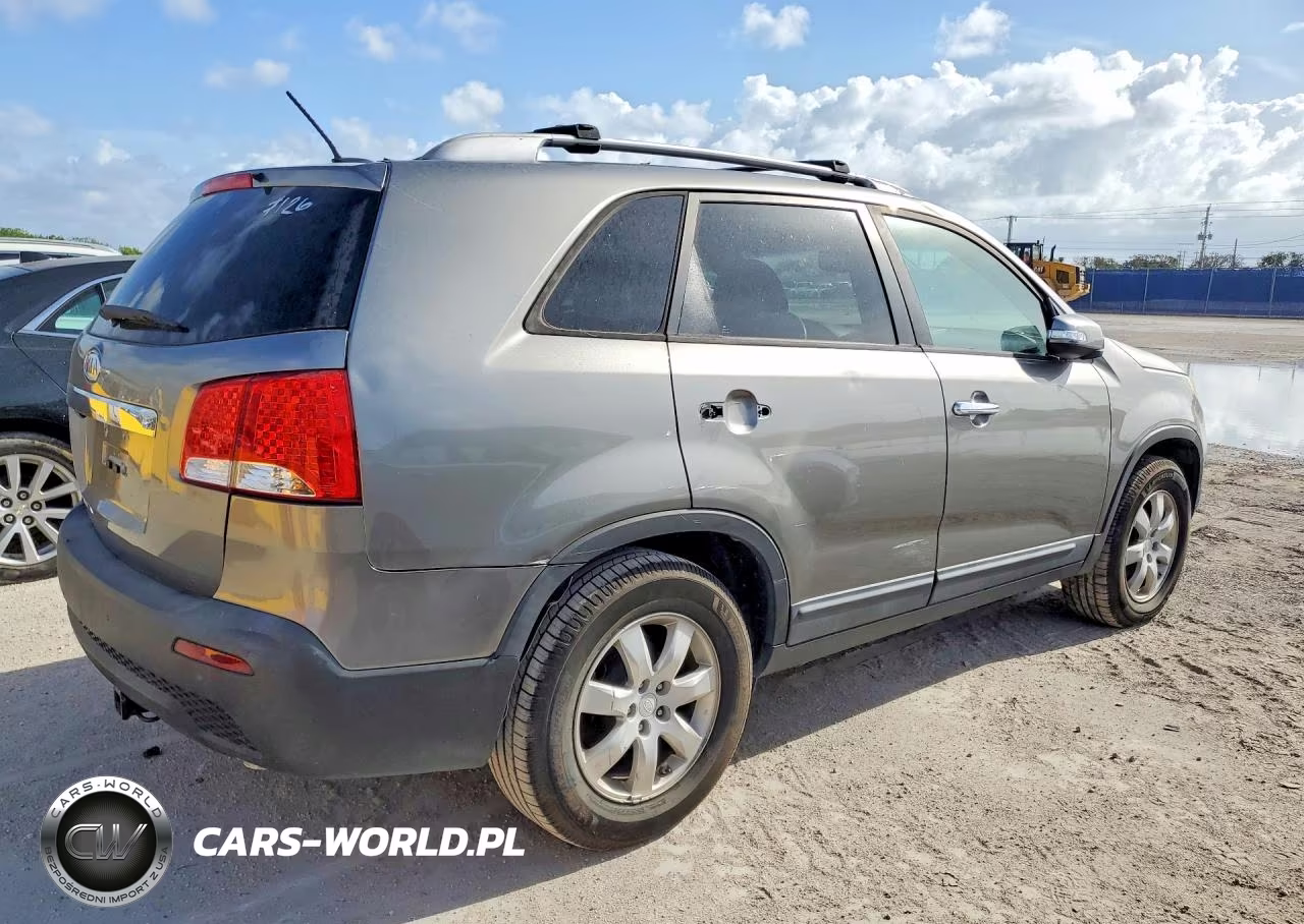 2012 Kia Sorento Lx VIN:5XYKT3A63CG206447 - 3