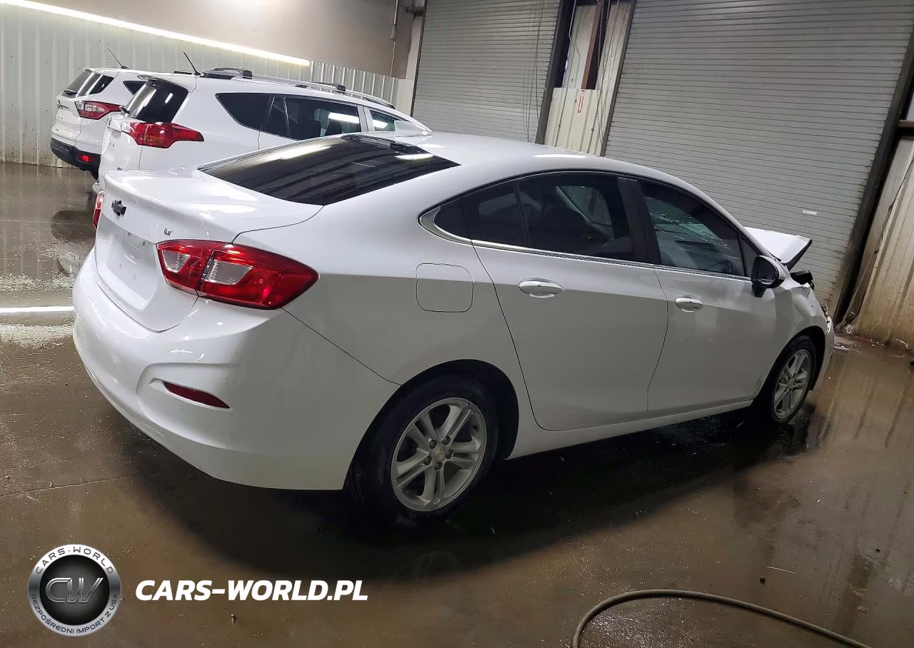 2018 Chevrolet Cruze Lt VIN:1G1BE5SM1J7195485 - 3