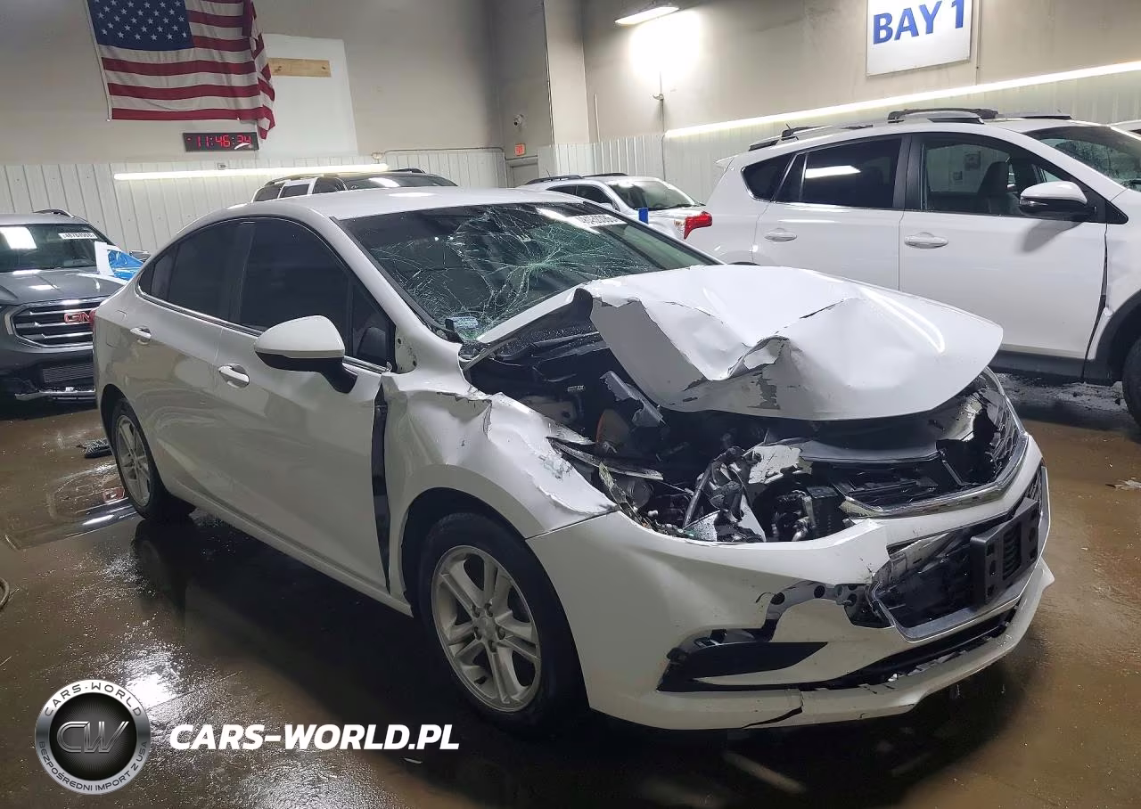 2018 Chevrolet Cruze Lt VIN:1G1BE5SM1J7195485 - 4