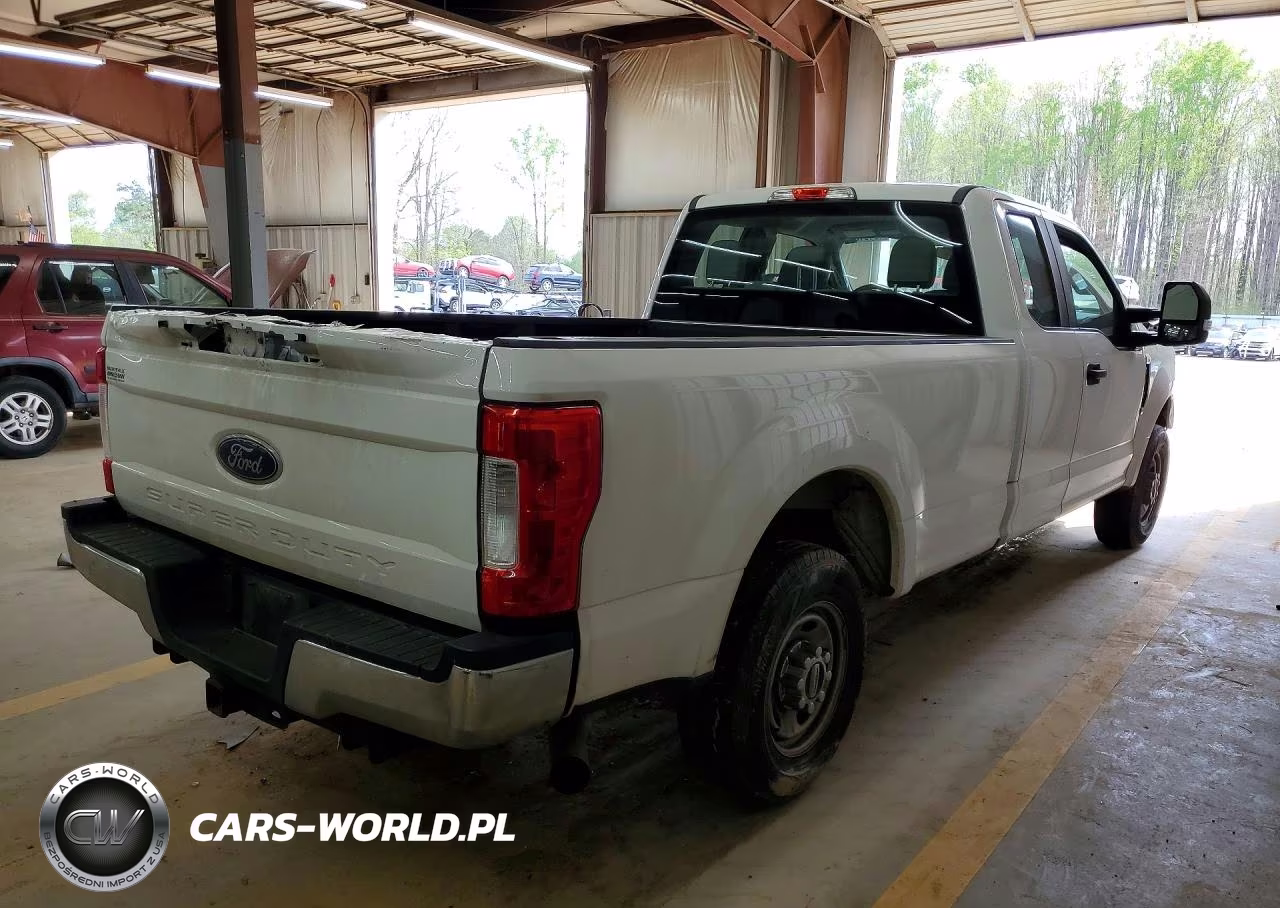 2018 Ford F250 Super Duty VIN:1FT7X2A60JEB47030 - 3