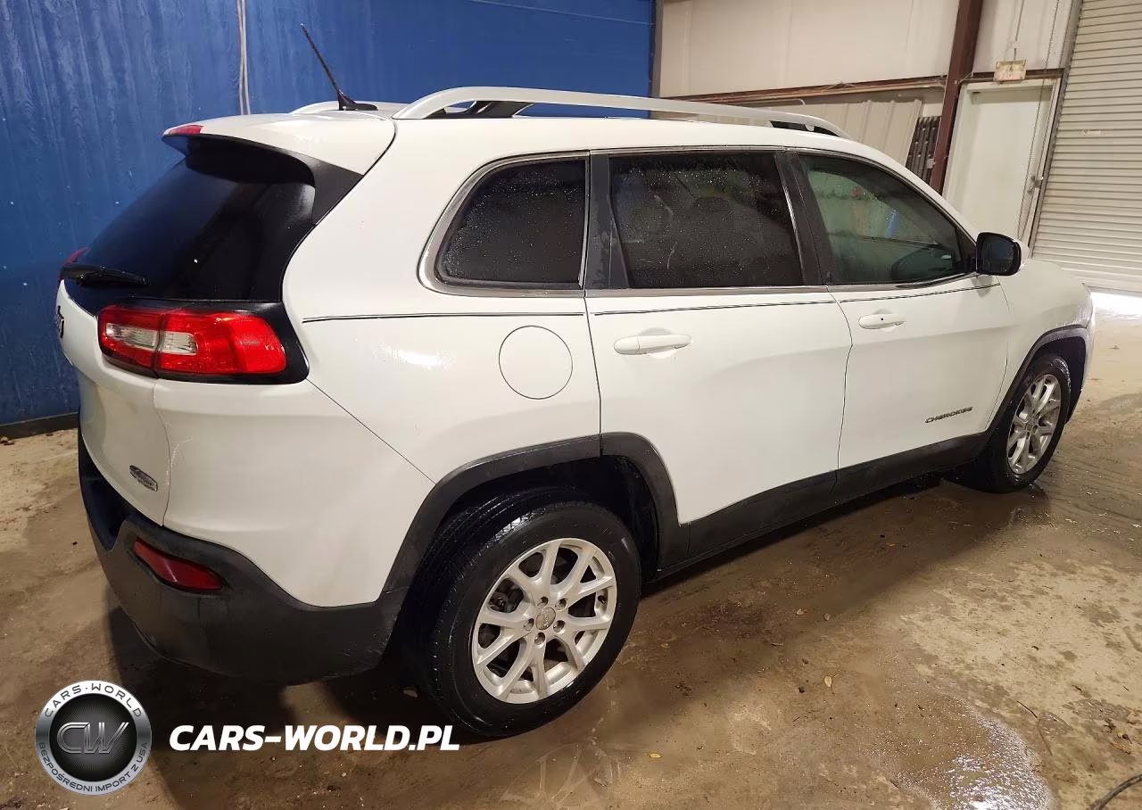 2014 Jeep Cherokee Latitude VIN:1C4PJLCS3EW283539 - 3