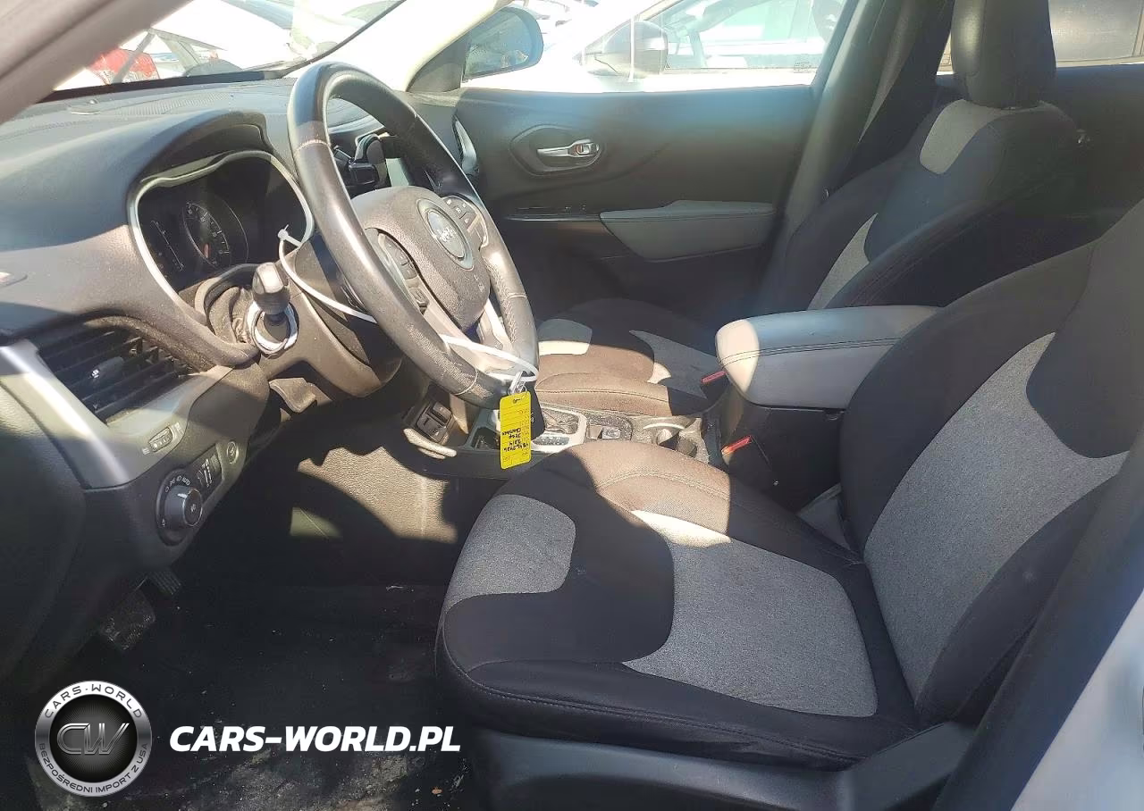 2014 Jeep Cherokee Latitude VIN:1C4PJLCS3EW283539 - 7