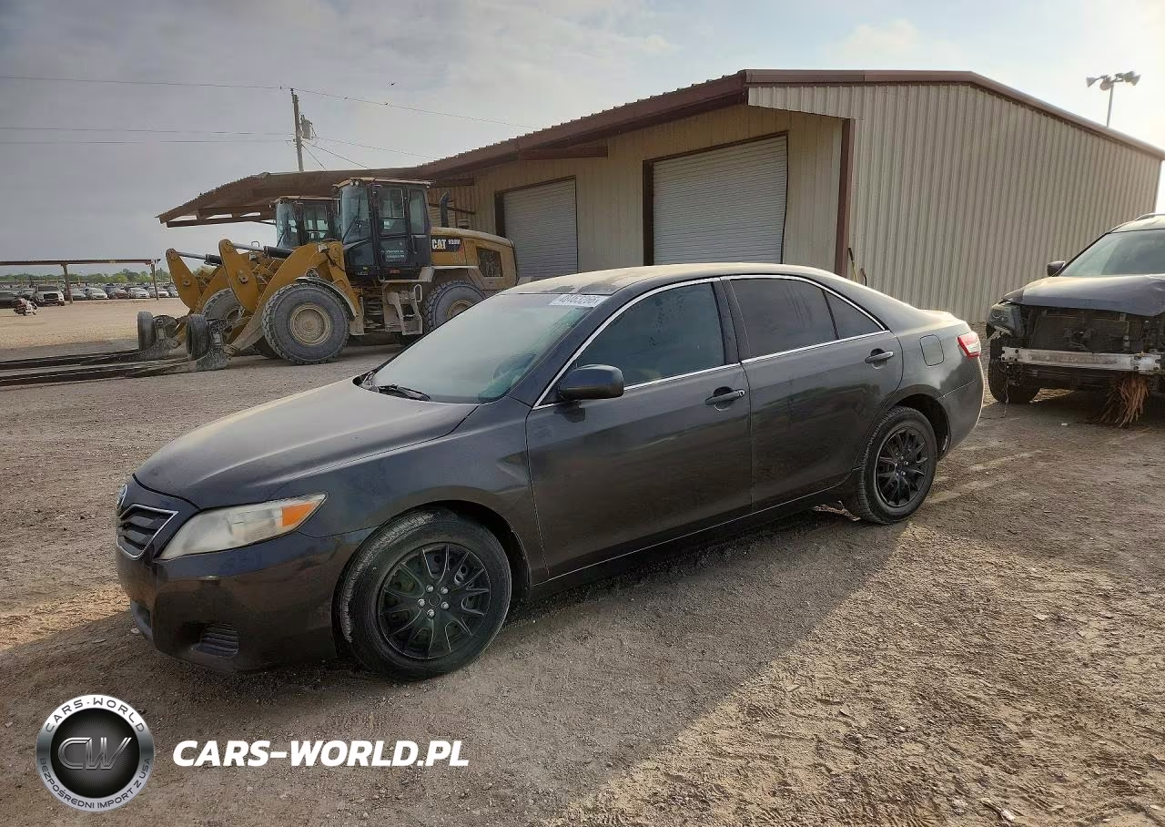 2011 Toyota Camry Le – zdjęcie 1 z 12