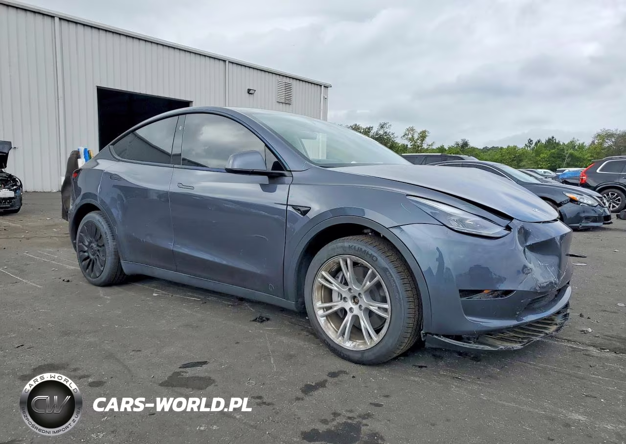 2023 Tesla Model Y VIN:7SAYGAEE0PF956960 - 4
