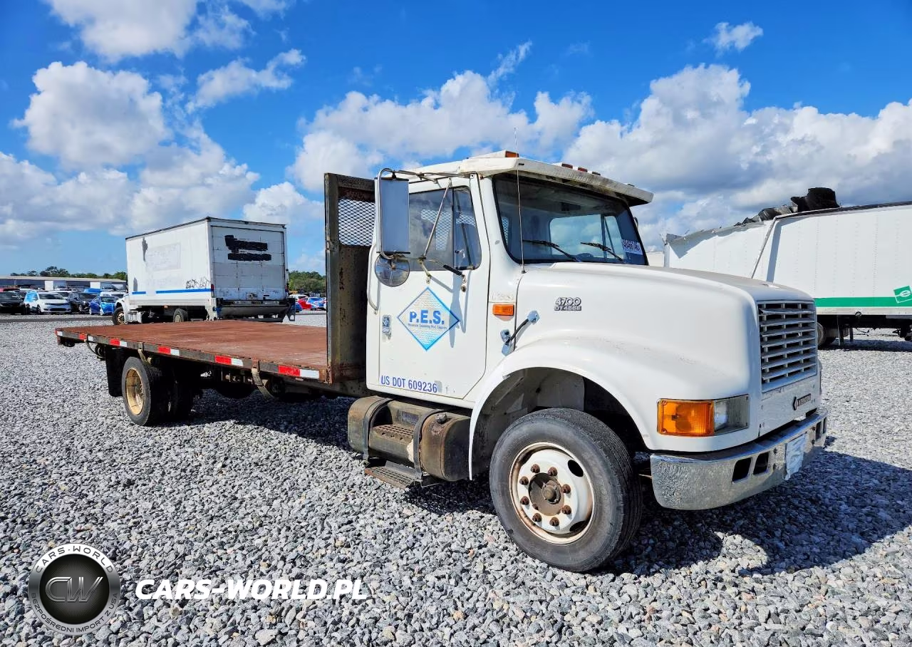 2000 International 4700 Flatbed Truck VIN:1HTSCAAM7YH260161 - 4