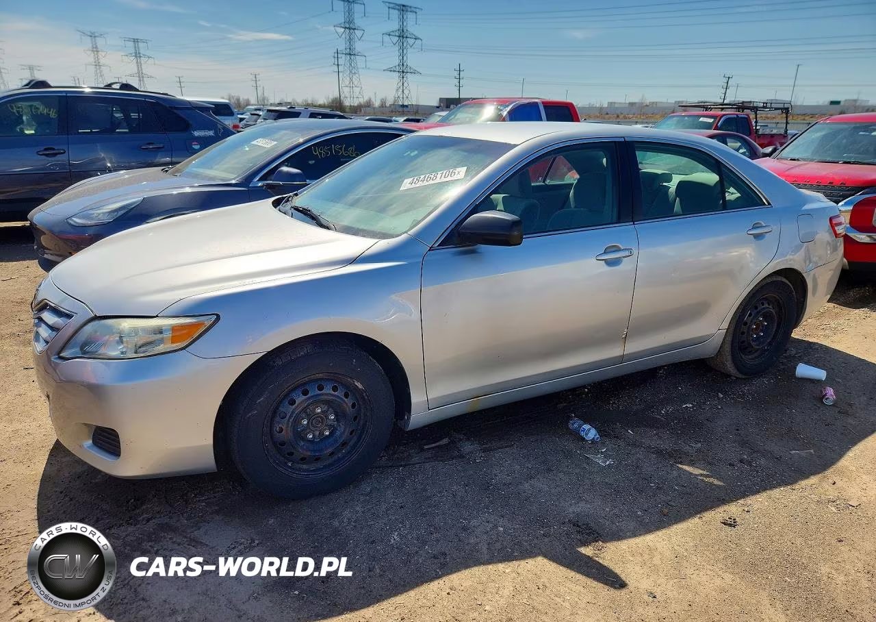 2010 Toyota Camry Le – zdjęcie 1 z 12