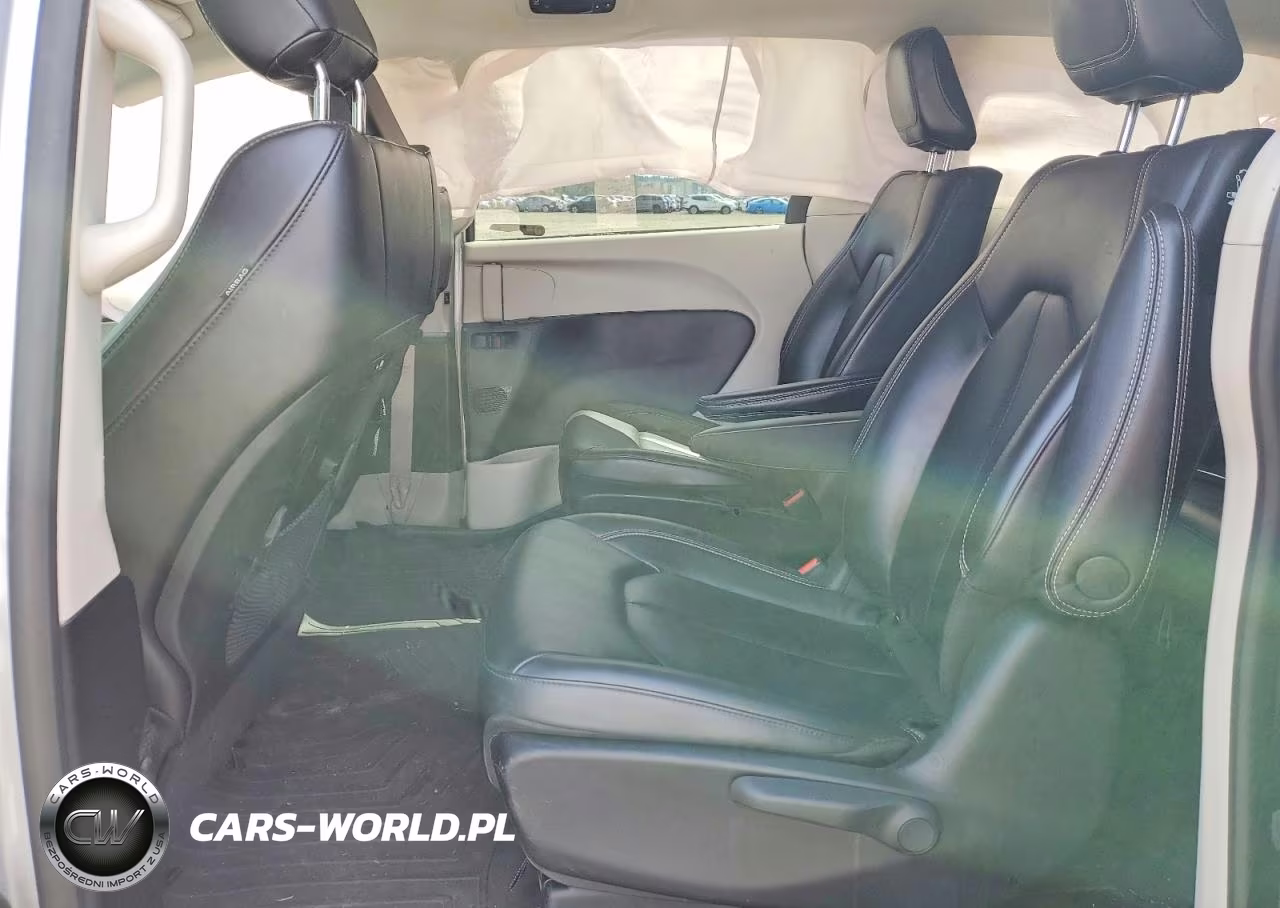 2023 Chrysler Pacifica Hybrid Touring L VIN:2C4RC1L7XPR630878 - 11
