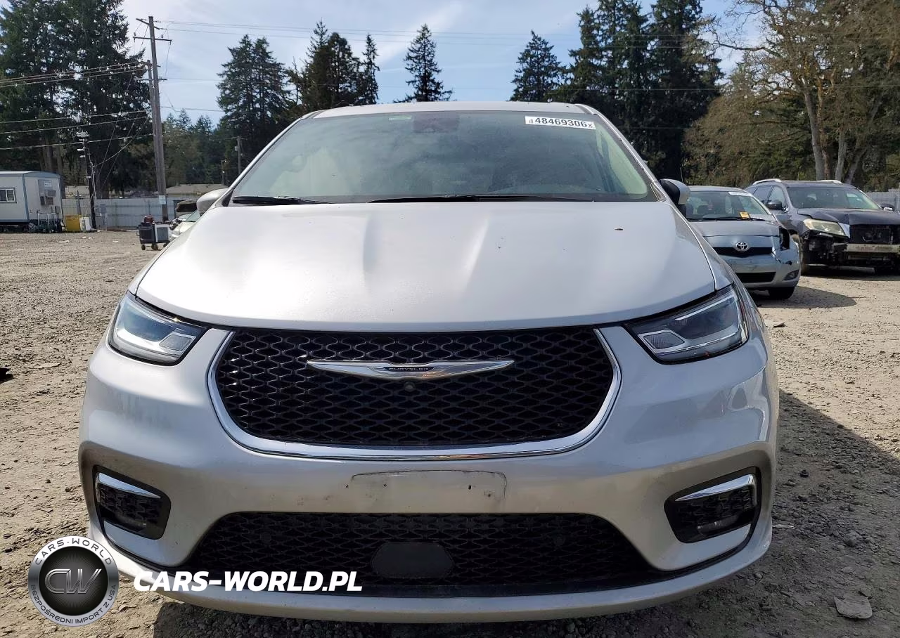 2023 Chrysler Pacifica Hybrid Touring L VIN:2C4RC1L7XPR630878 - 5