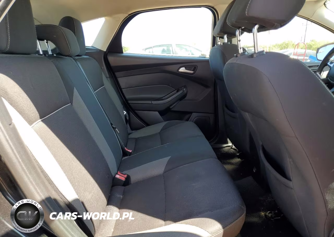 2014 Ford Focus Se VIN:1FADP3K23EL403947 - 10