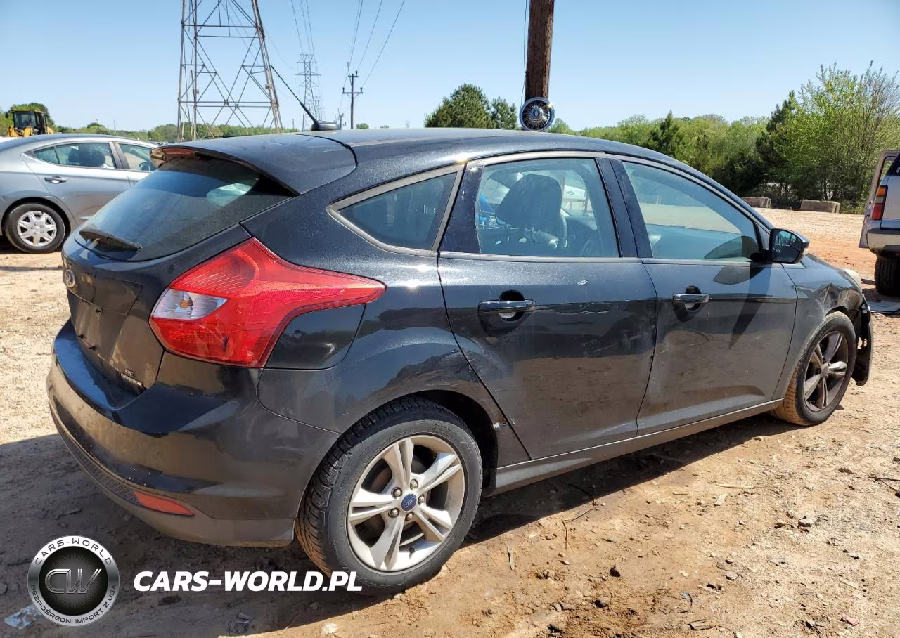 2014 Ford Focus Se VIN:1FADP3K23EL403947 - 3