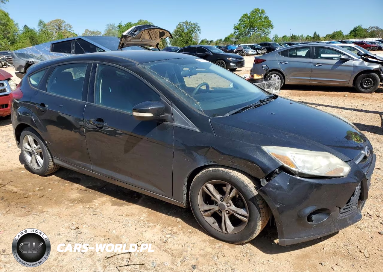 2014 Ford Focus Se VIN:1FADP3K23EL403947 - 4