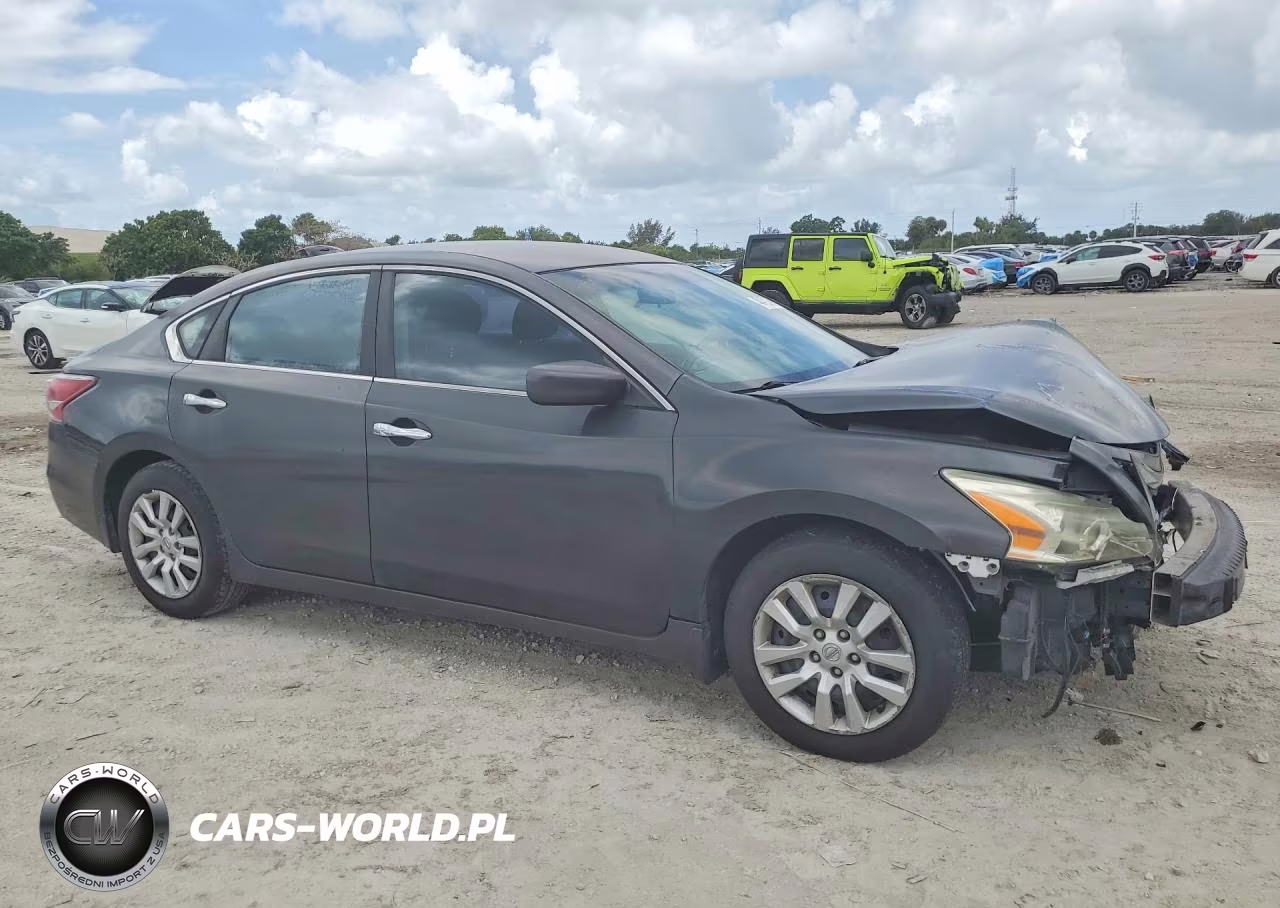 2013 Nissan Altima 2.5 VIN:1N4AL3AP1DN443930 - 4