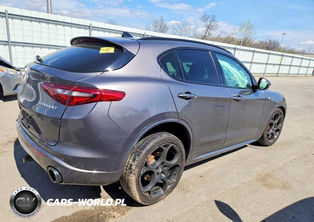 2023 Alfa Romeo Stelvio Ti VIN:ZASPAKBN5P7D57165 - 3