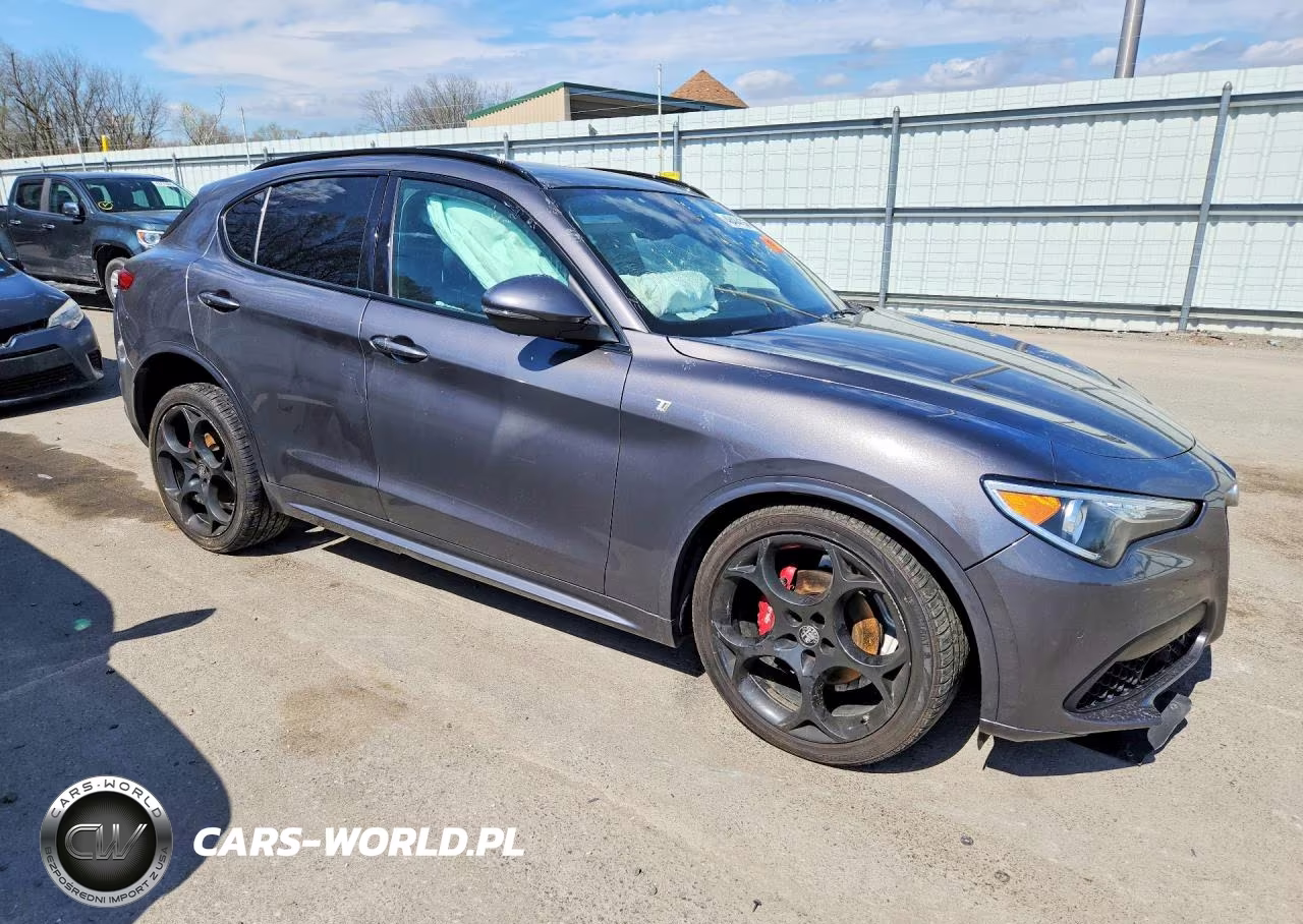 2023 Alfa Romeo Stelvio Ti VIN:ZASPAKBN5P7D57165 - 4