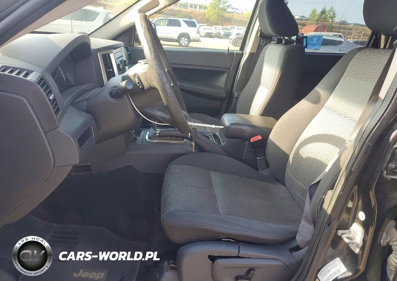 2010 Jeep Grand Cherokee Laredo VIN:1J4PS4GKXAC112516 - 7