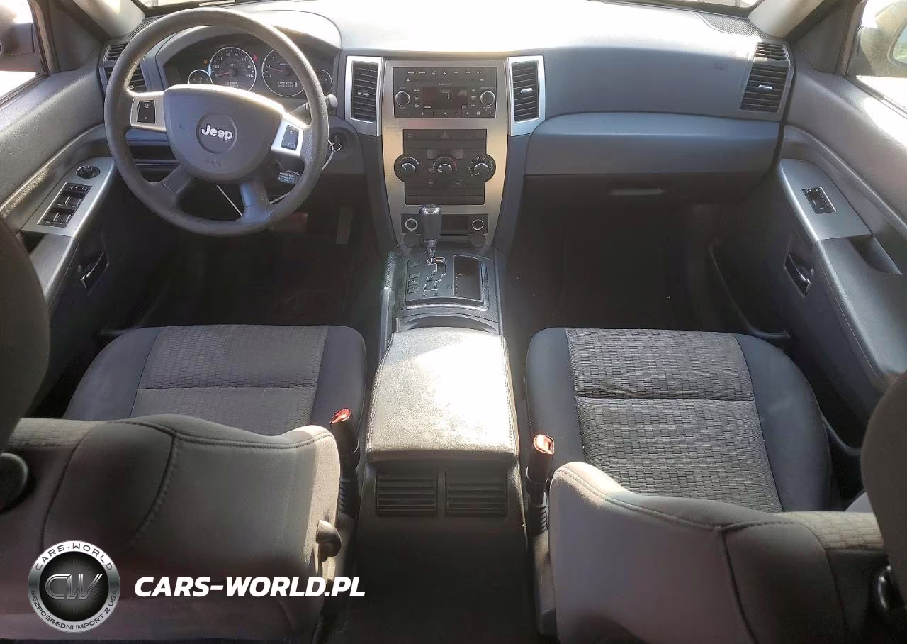 2010 Jeep Grand Cherokee Laredo VIN:1J4PS4GKXAC112516 - 8