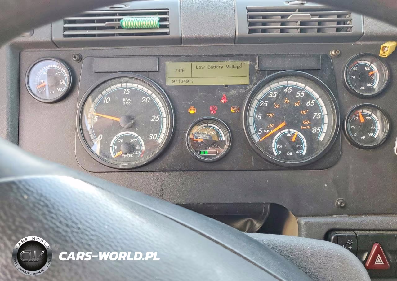 2017 Freightliner Cascadia 125 Semi Truck VIN:3AKJGLDR2HSHV7552 - 8