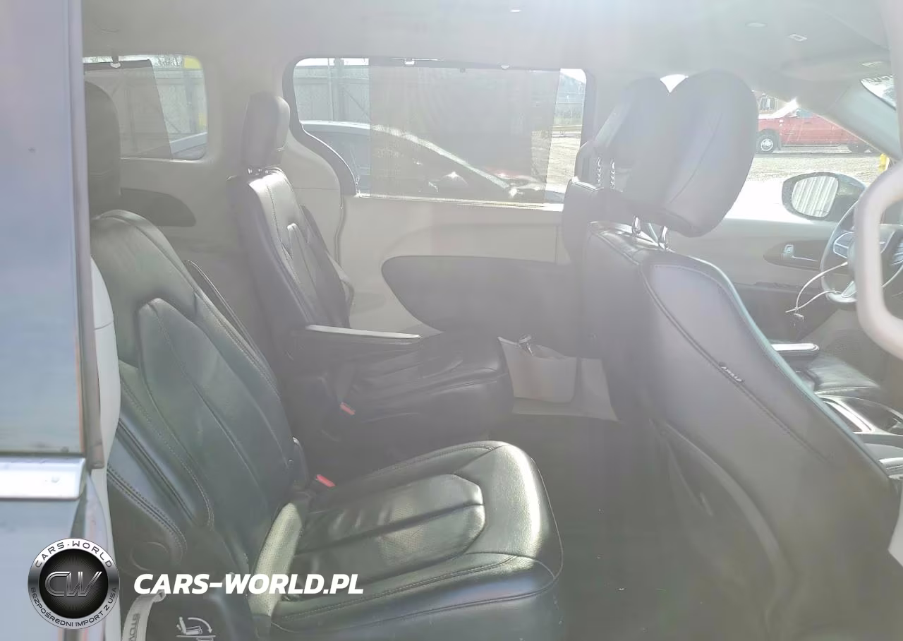 2018 Chrysler Pacifica Touring L VIN:2C4RC1BG4JR110605 - 11