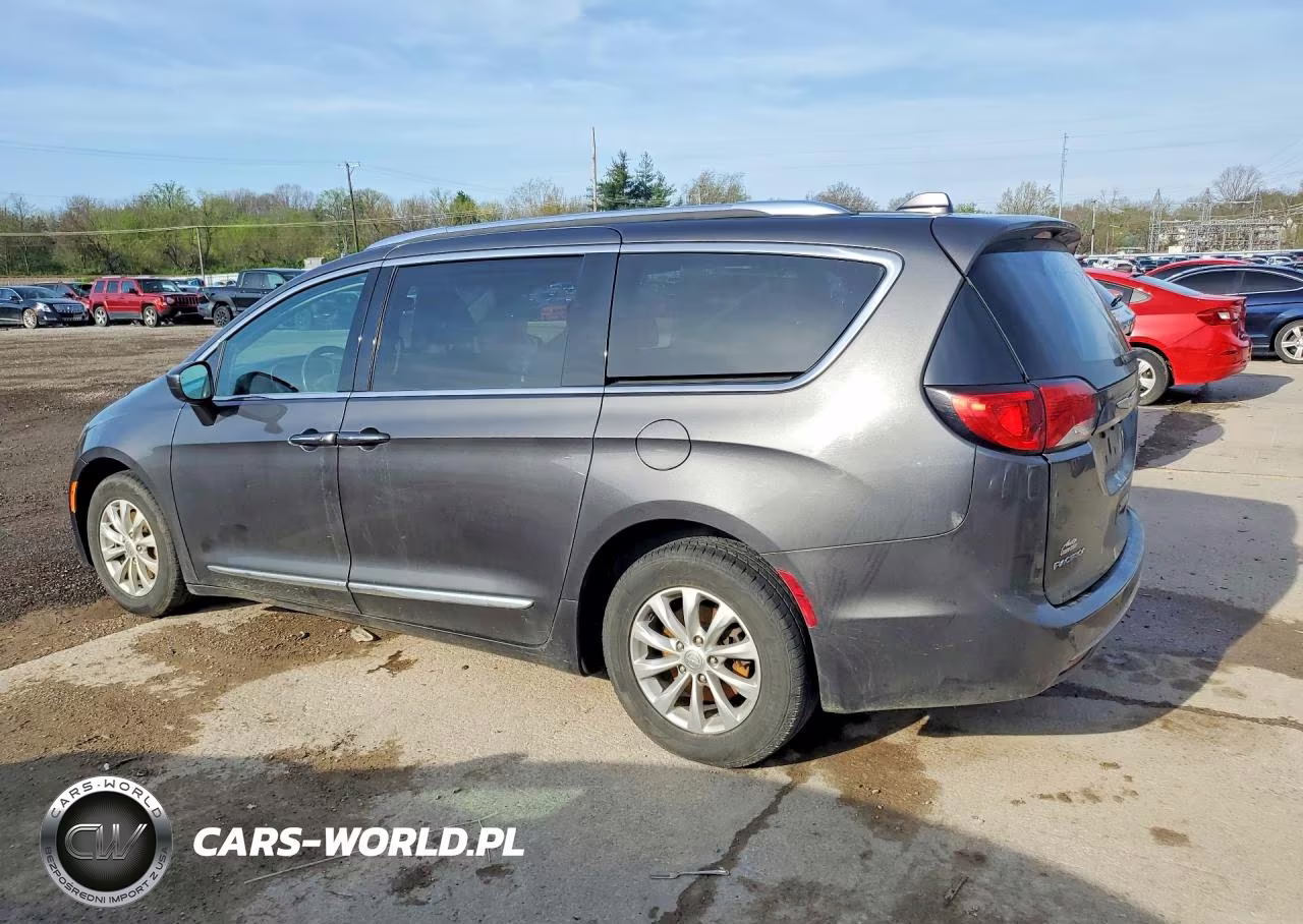 2018 Chrysler Pacifica Touring L VIN:2C4RC1BG4JR110605 - 2