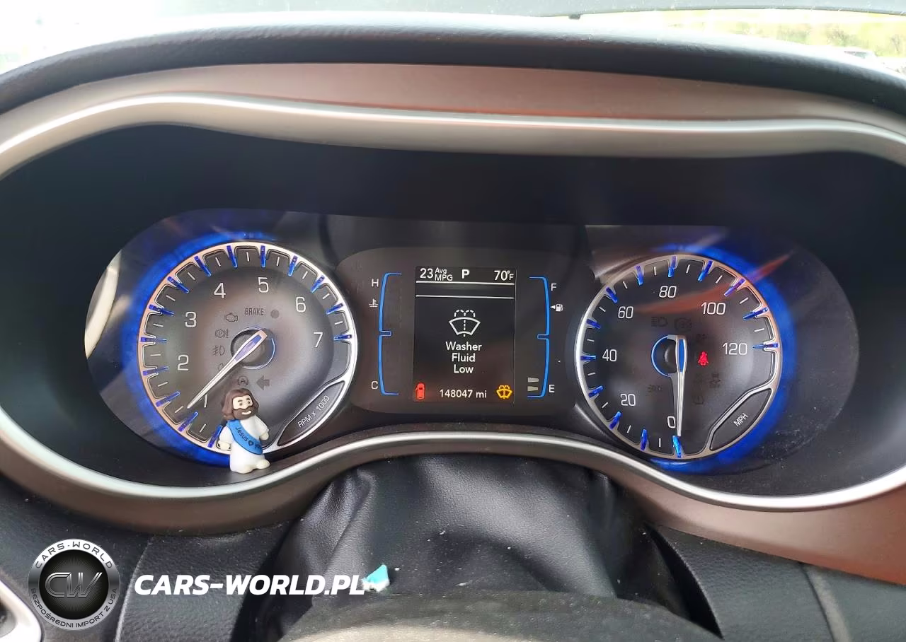 2018 Chrysler Pacifica Touring L VIN:2C4RC1BG4JR110605 - 9