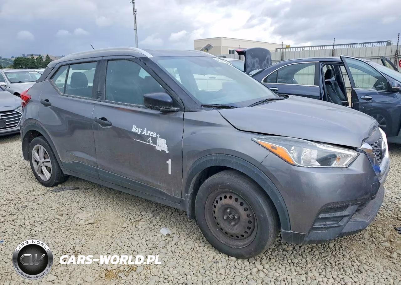 2018 Nissan Kicks S VIN:3N1CP5CU1JL521367 - 4