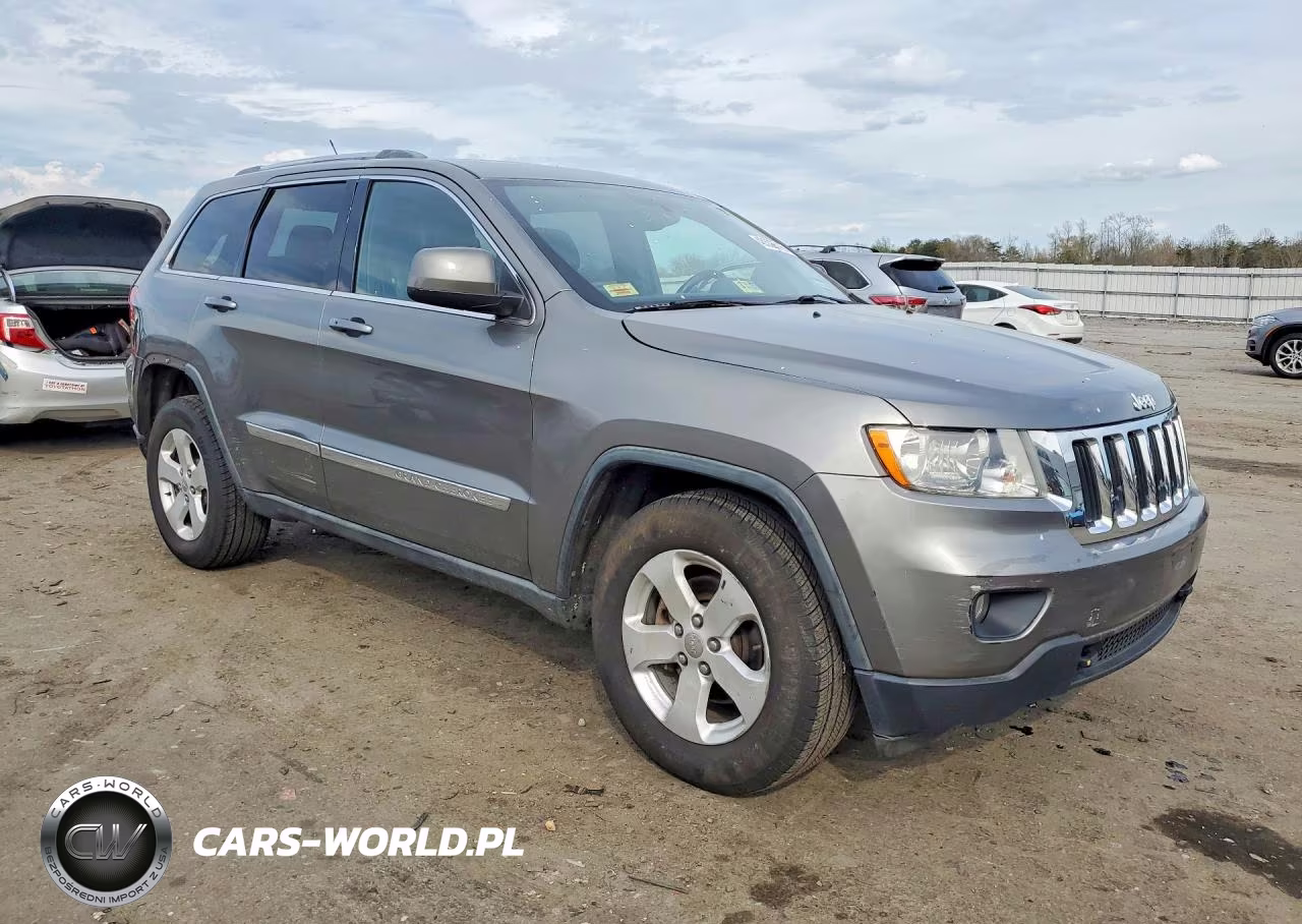 2011 Jeep Grand Cherokee Laredo VIN:1J4RR4GG1BC734827 - 4