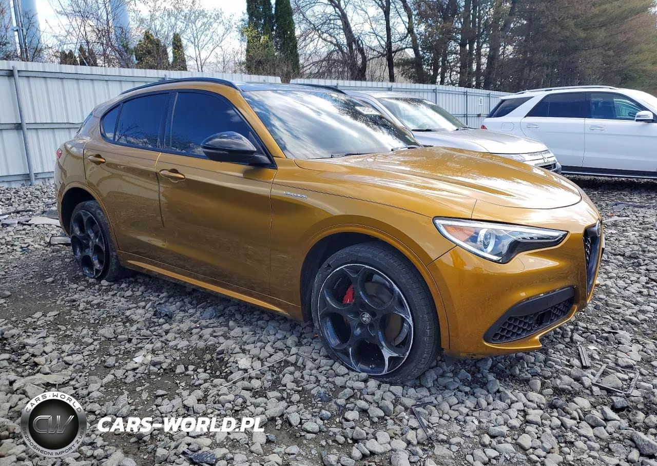 2022 Alfa Romeo Stelvio Ti VIN:ZASPAKBN8N7D31611 - 4