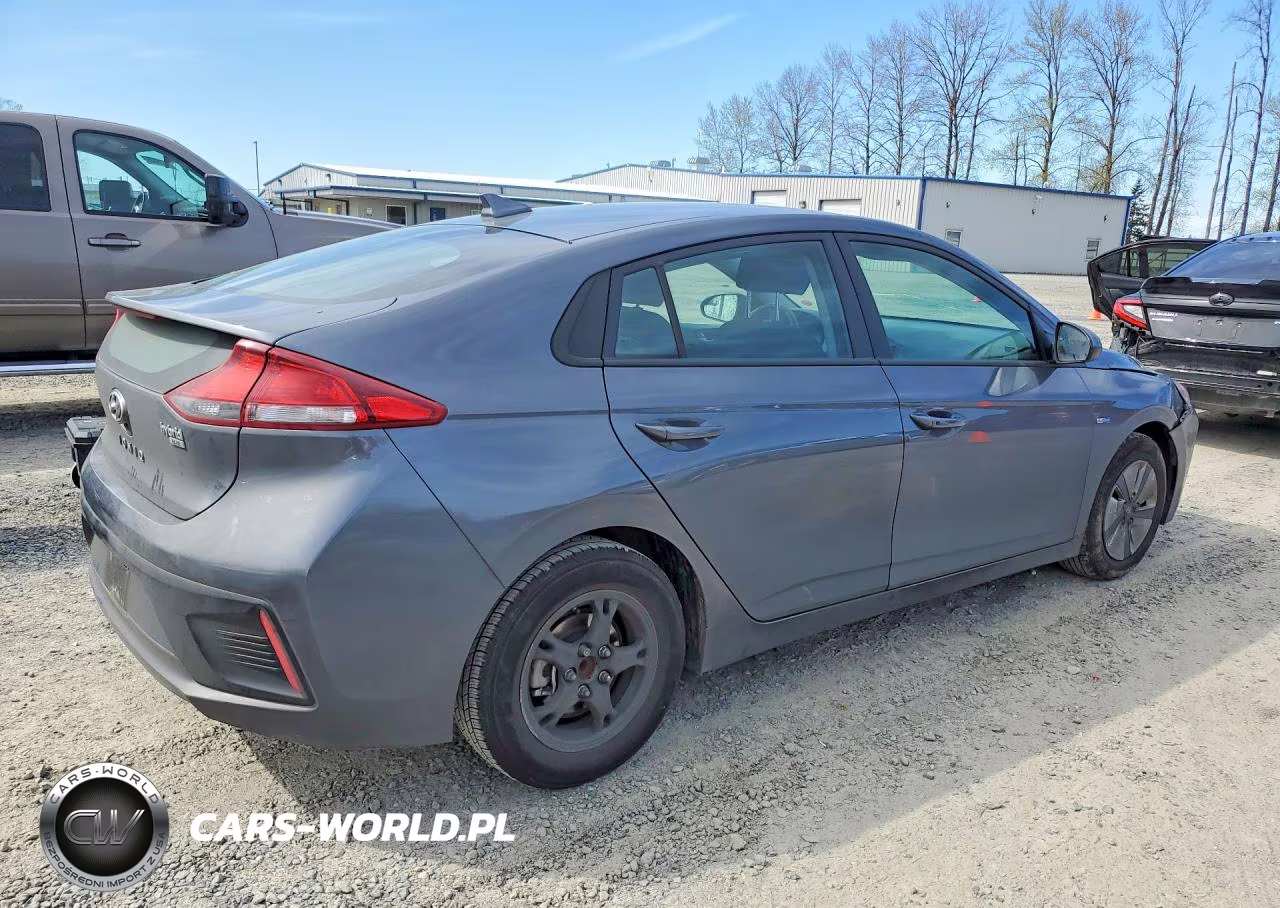2018 Hyundai Ioniq Hybrid Blue VIN:KMHC65LC3JU071939 - 3