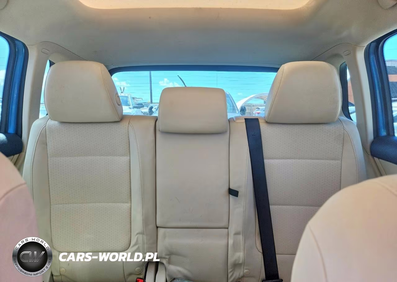 2017 Volkswagen Tiguan Wolfsburg VIN:WVGRV7AX8HK039394 - 10