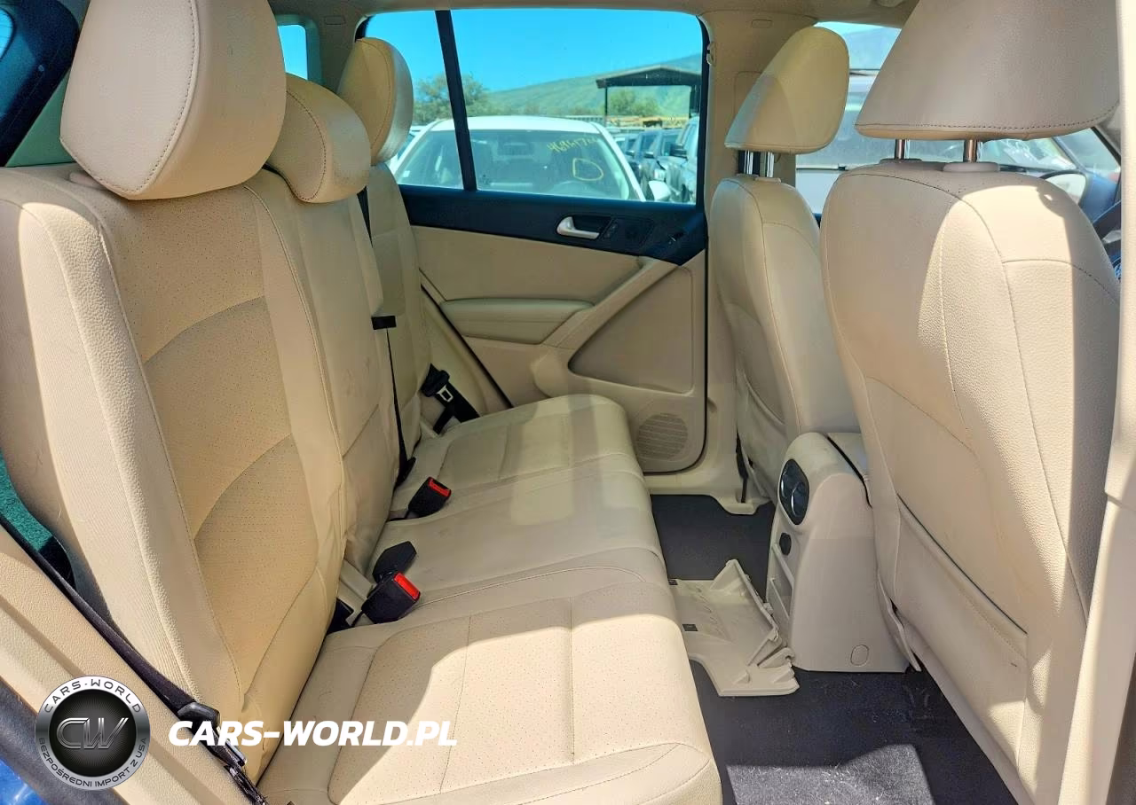 2017 Volkswagen Tiguan Wolfsburg VIN:WVGRV7AX8HK039394 - 11