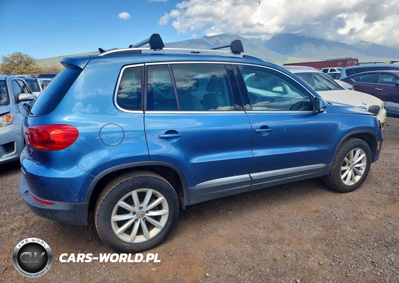 2017 Volkswagen Tiguan Wolfsburg VIN:WVGRV7AX8HK039394 - 3