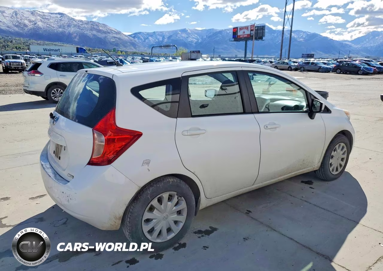 2015 Nissan Versa Note S Plus VIN:3N1CE2CP1FL405611 - 3