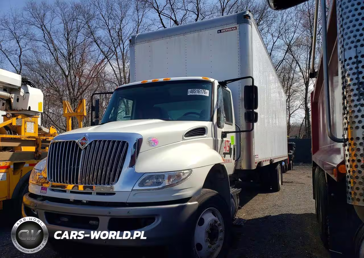 2016 International 4300 Box Truck