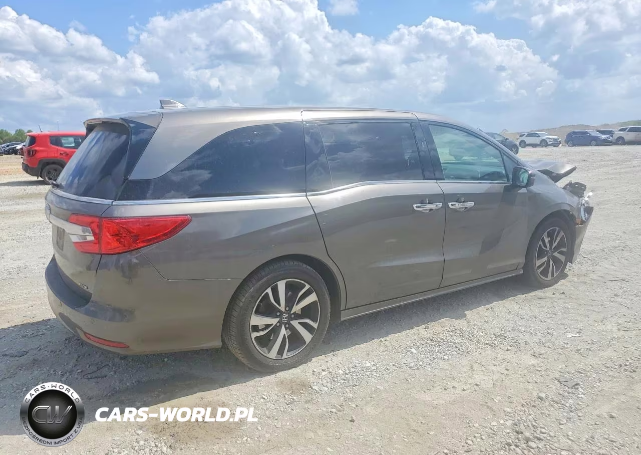 2018 Honda Odyssey Elite VIN:5FNRL6H95JB042025 - 3