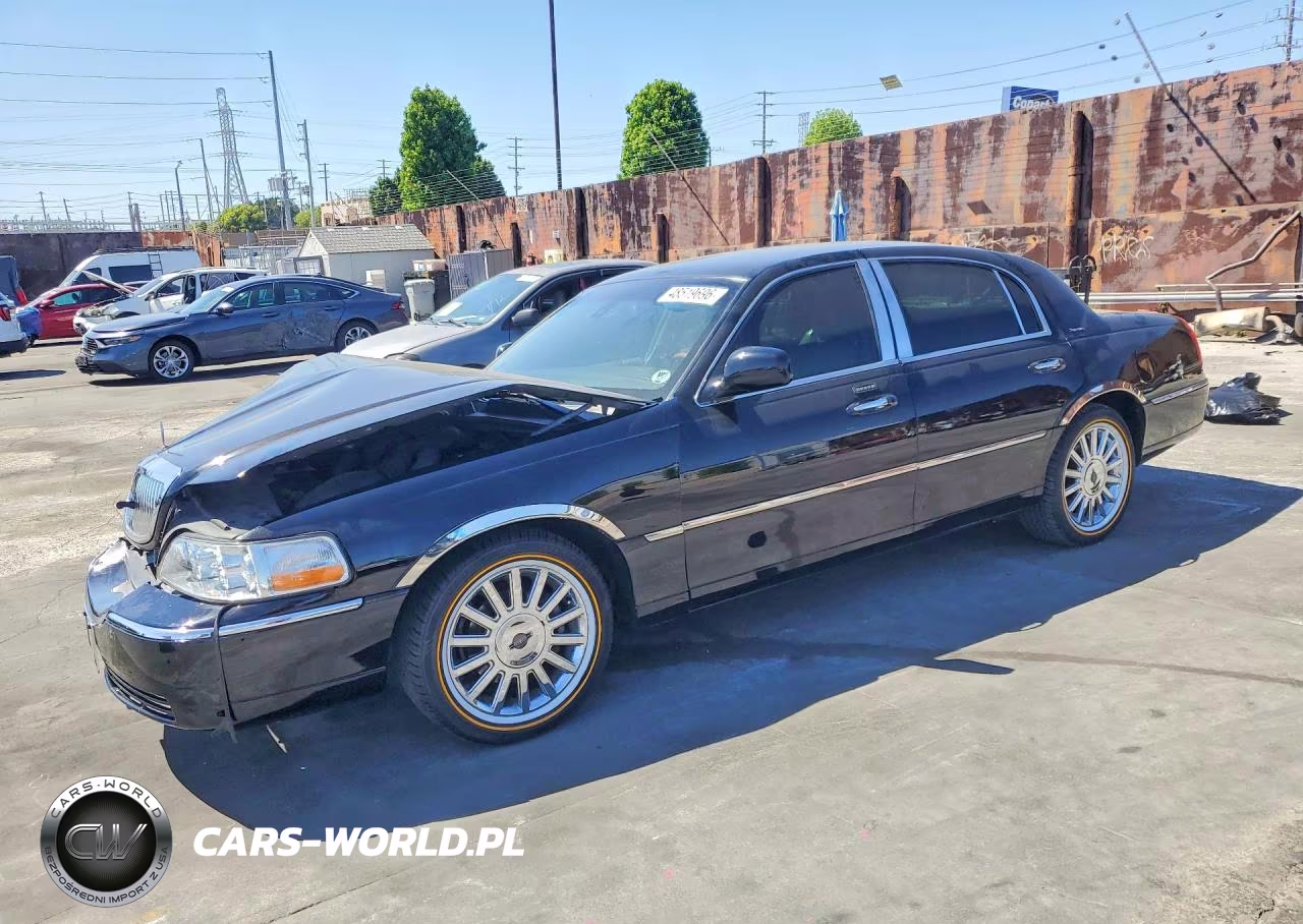 2003 Lincoln Town Car Signature