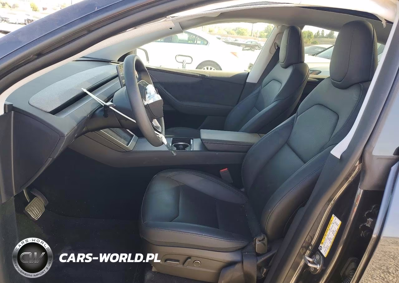 2026 Tesla Model Y VIN:7SAYGDEE2TF363046 - 7