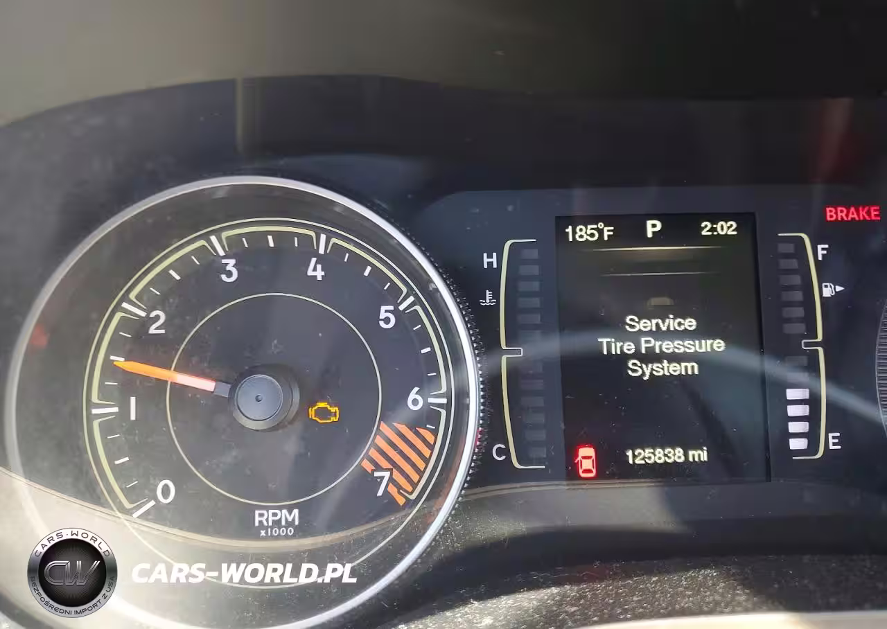 2015 Jeep Cherokee Sport VIN:1C4PJLABXFW532732 - 9