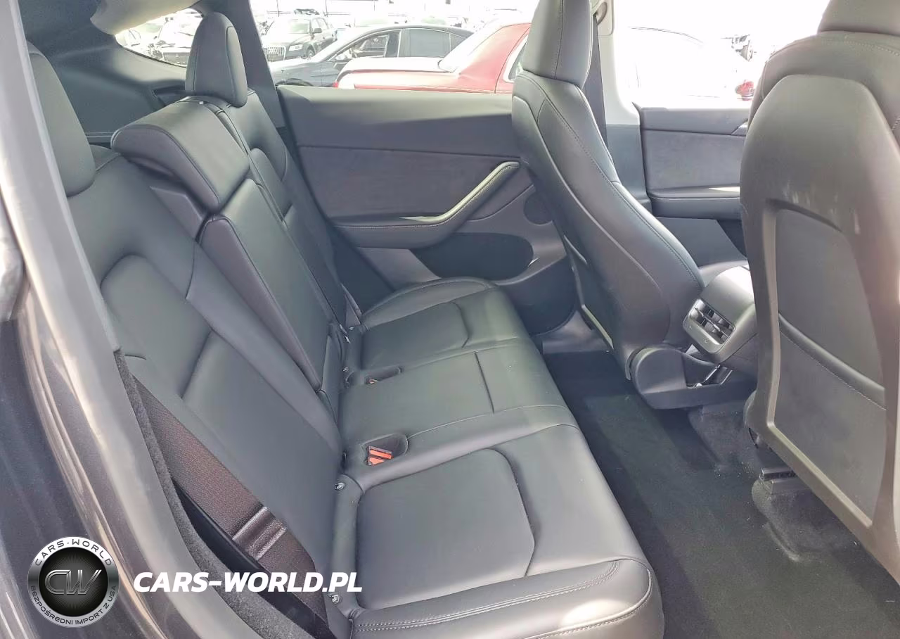 2024 Tesla Model Y VIN:7SAYGDED7RF107114 - 11