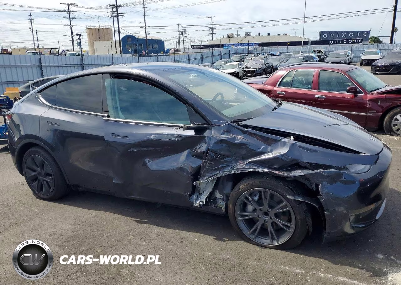 2024 Tesla Model Y VIN:7SAYGDED7RF107114 - 4