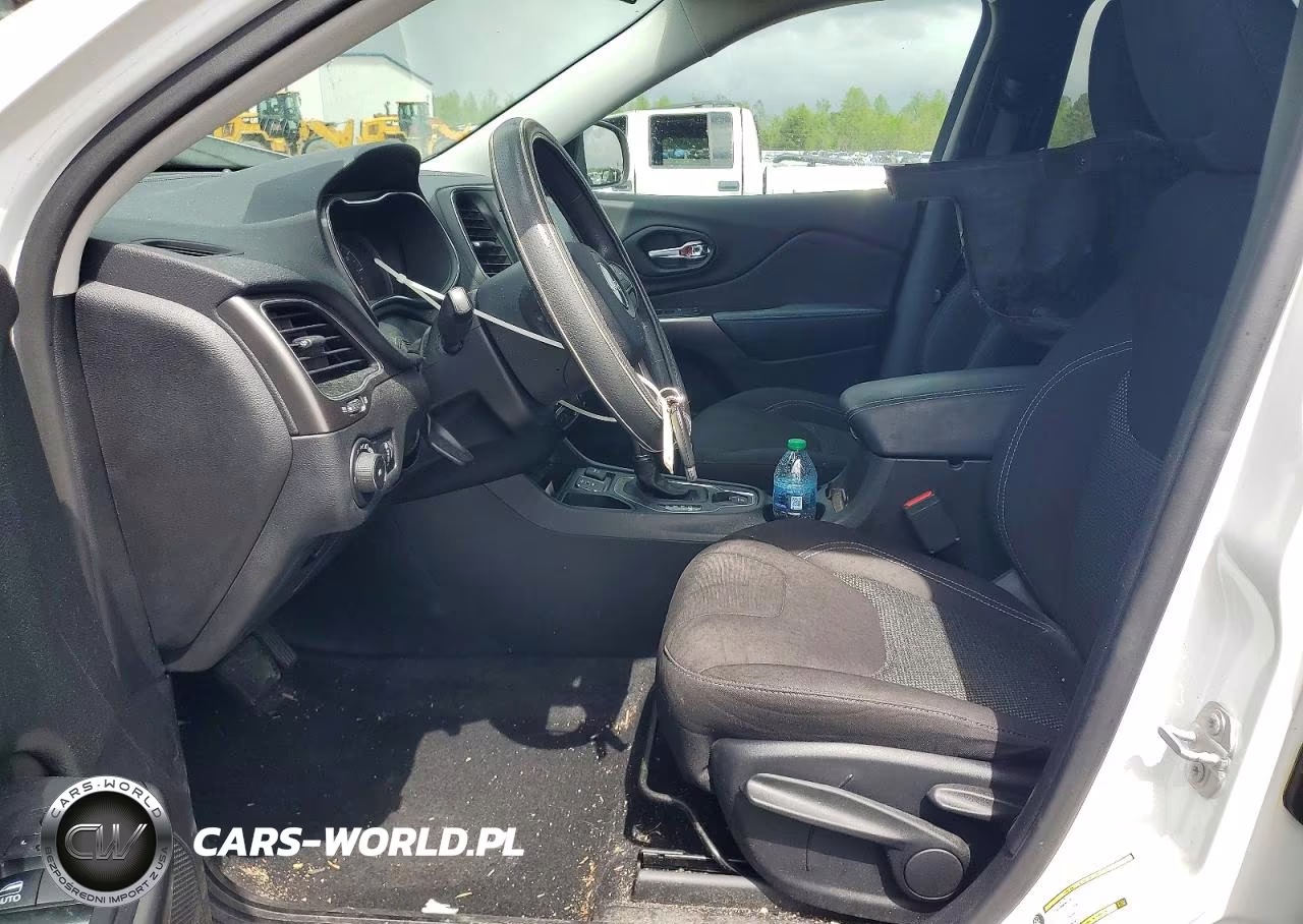 2019 Jeep Cherokee Latitude VIN:1C4PJLCB7KD452694 - 7