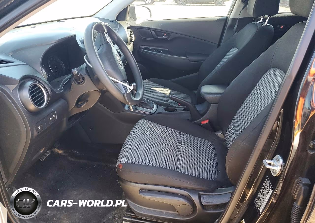 2019 Hyundai Kona Se VIN:KM8K12AA3KU305881 - 7