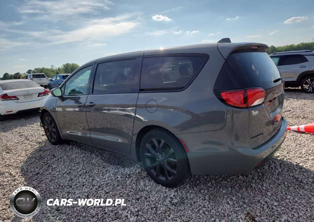 2020 Chrysler Pacifica Touring VIN:2C4RC1FG3LR261898 - 2
