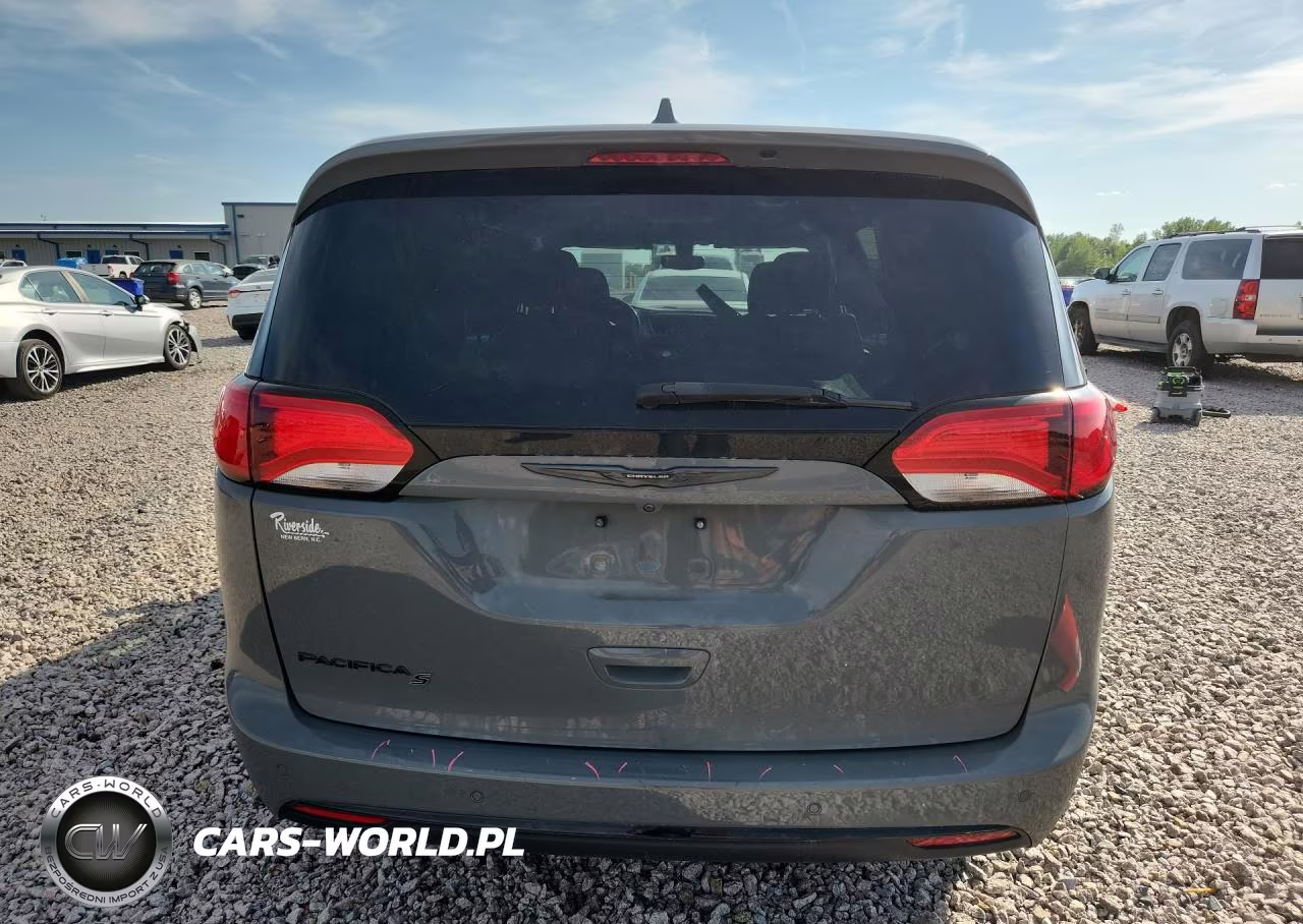 2020 Chrysler Pacifica Touring VIN:2C4RC1FG3LR261898 - 6