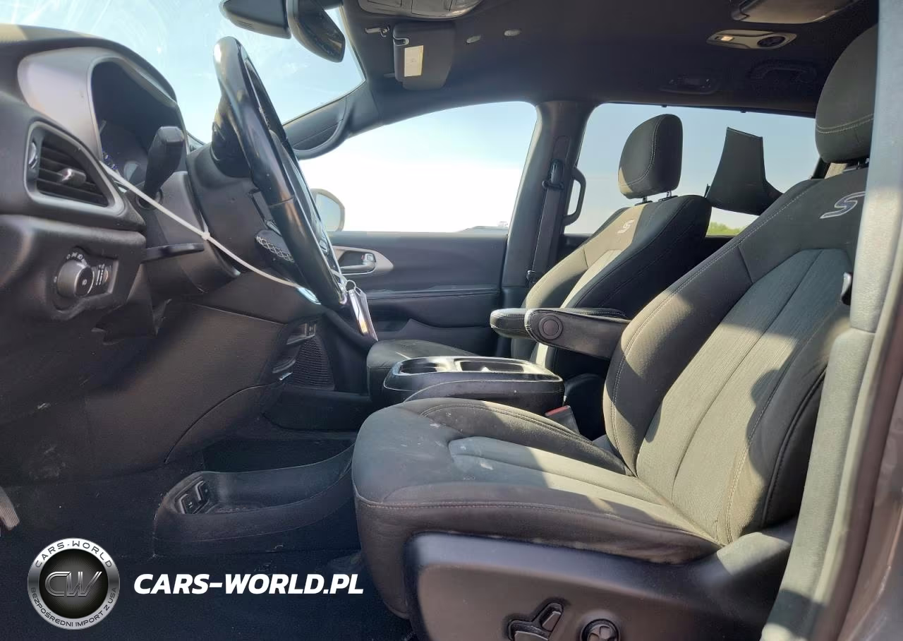 2020 Chrysler Pacifica Touring VIN:2C4RC1FG3LR261898 - 7