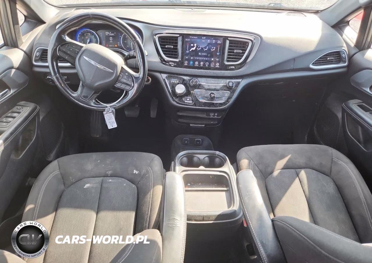 2020 Chrysler Pacifica Touring VIN:2C4RC1FG3LR261898 - 8