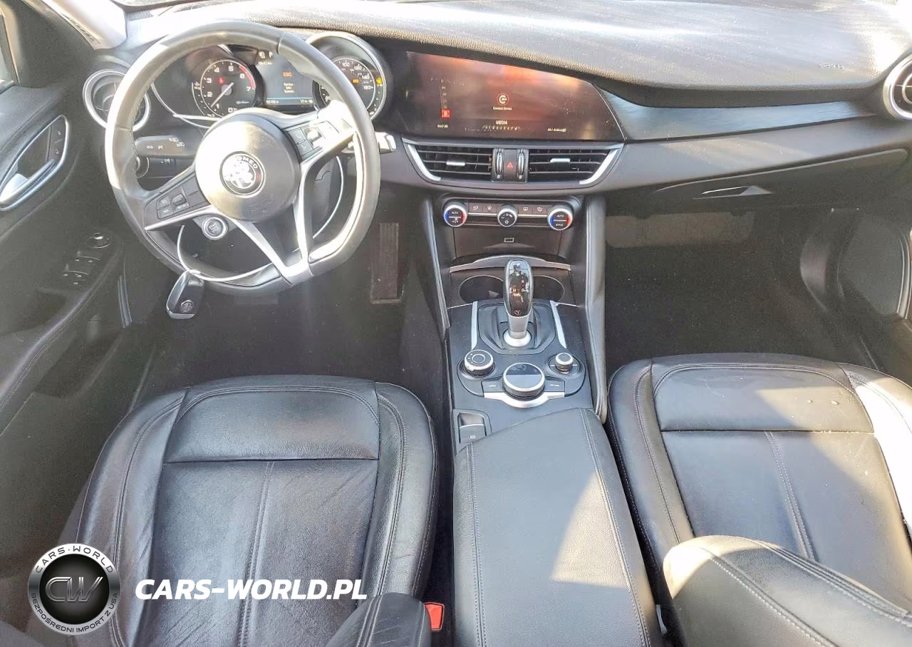 2017 Alfa Romeo Giulia VIN:ZARFAEBN4H7551568 - 8